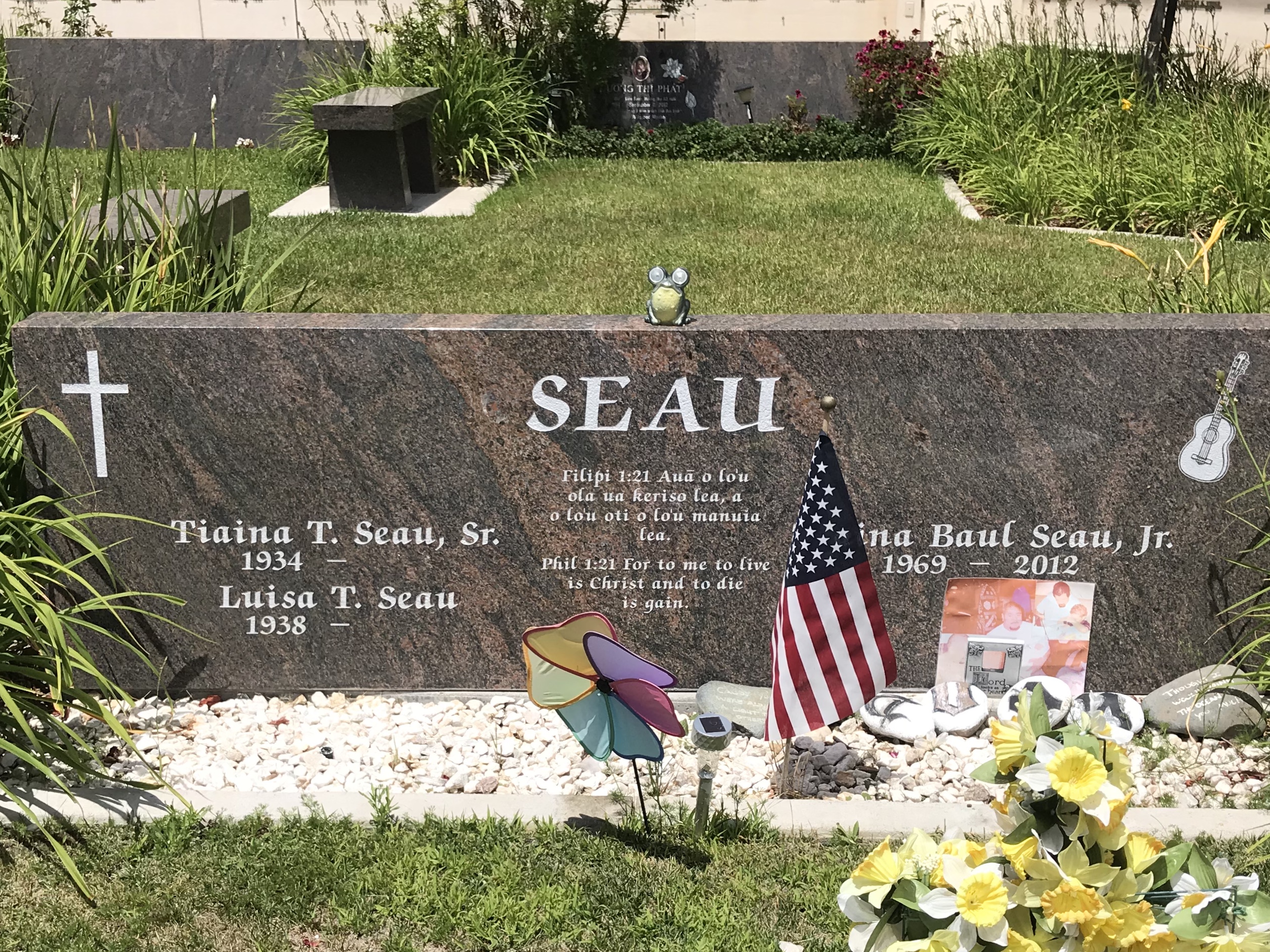 Junior Seau buried in hometown